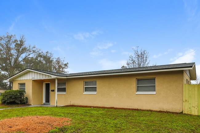 Building Photo - 5664 Hillman Dr
