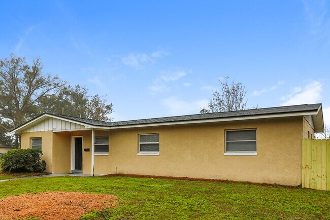 Foto del edificio - 5664 Hillman Dr