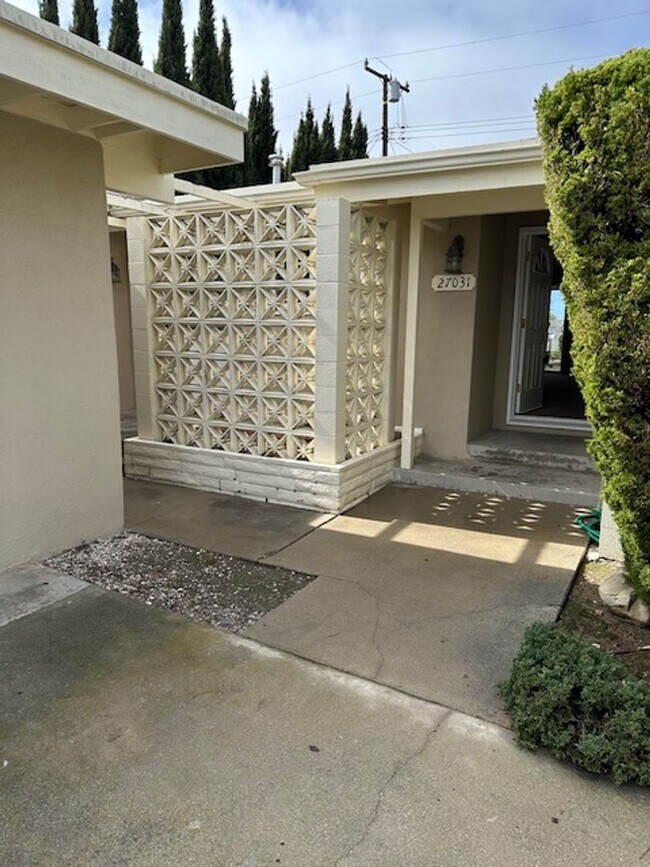 Foto del edificio - RANCHO PALOS VERDES 3 BDRM/2 BATH HOME FOR LEASE!