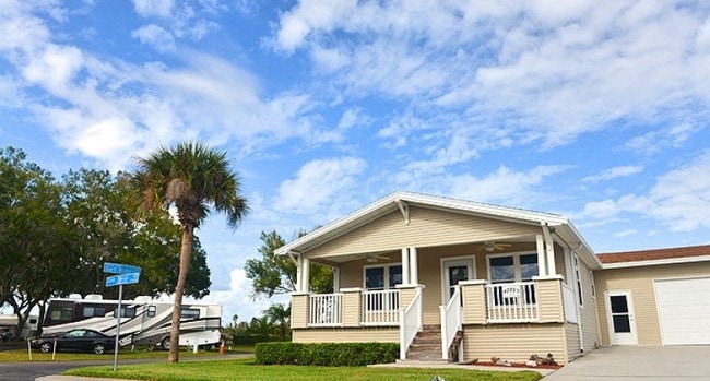 Building Photo - Silver Dollar Golf, Trap Club & RV Resort