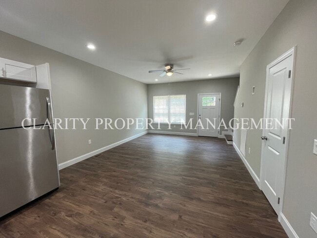 Foto del edificio - Two bedroom townhome in great, central location!