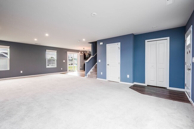 Building Photo - *Half month off* Available Now! 5 bedroom ...