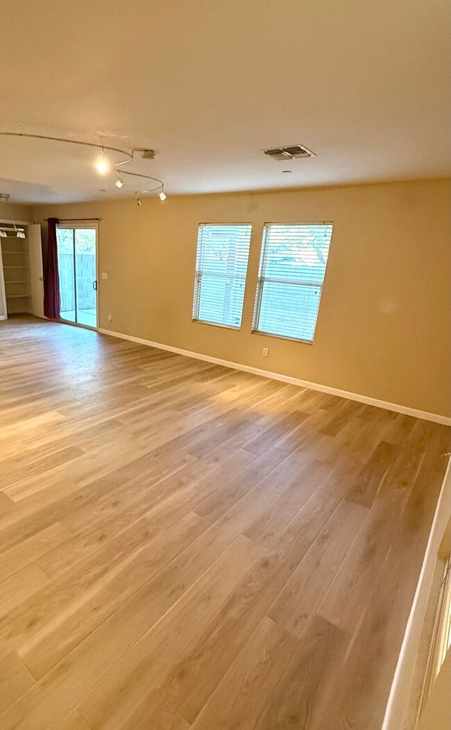 Building Photo - 8452 Avenida da Ln