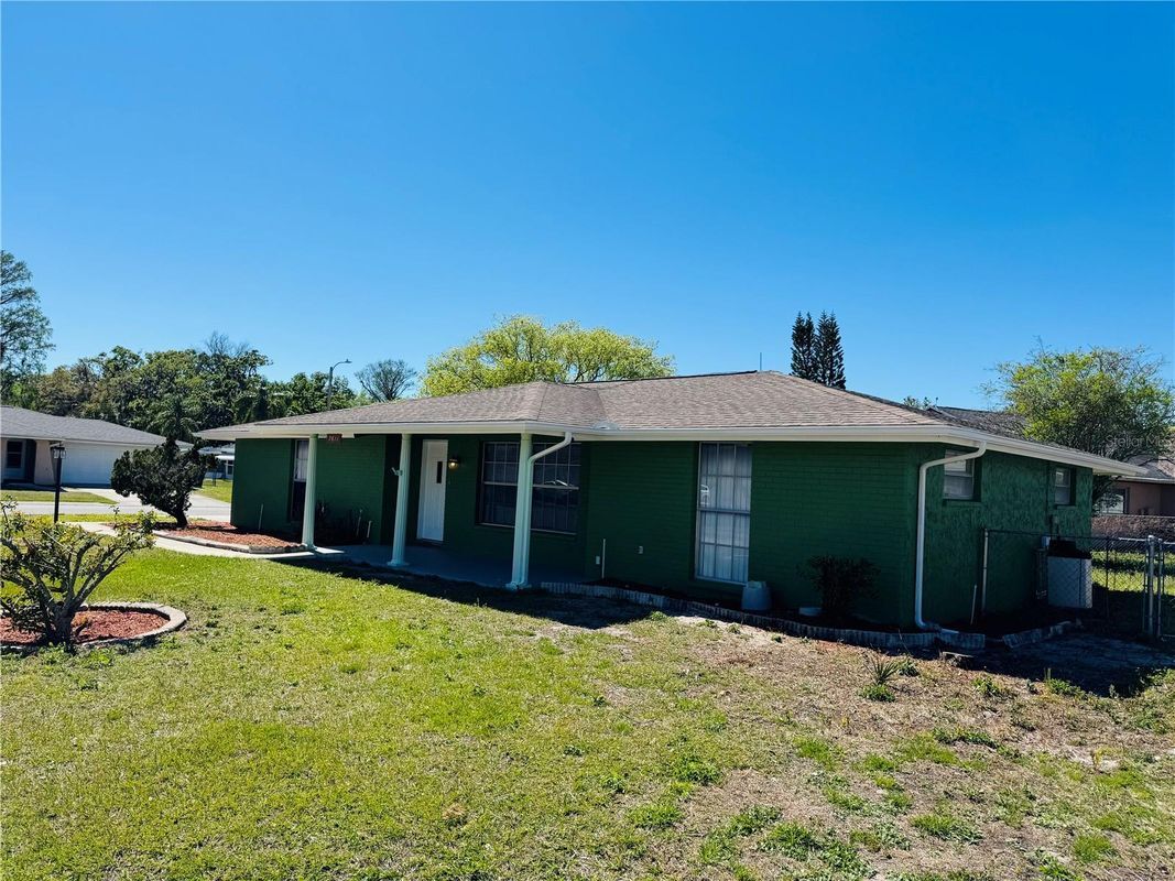 Foto principal - 7611 Summertree Ln