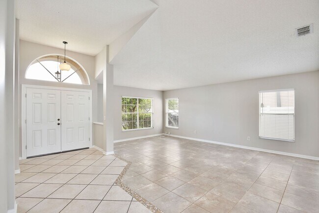 Foto del edificio - Stunning 3/2 Home with a Spacious 2 Car Garage in the sought-after Royal Manor Estates - Orlando!