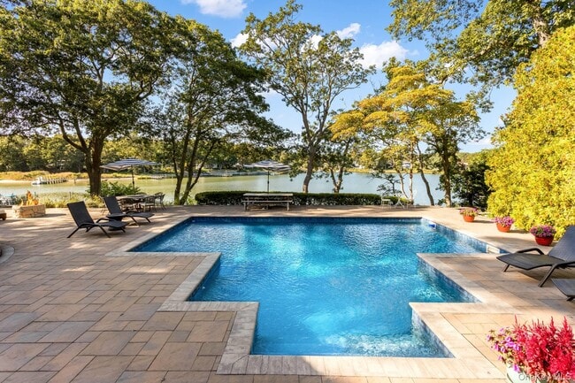 Foto del edificio - 3693 Pine Neck Rd