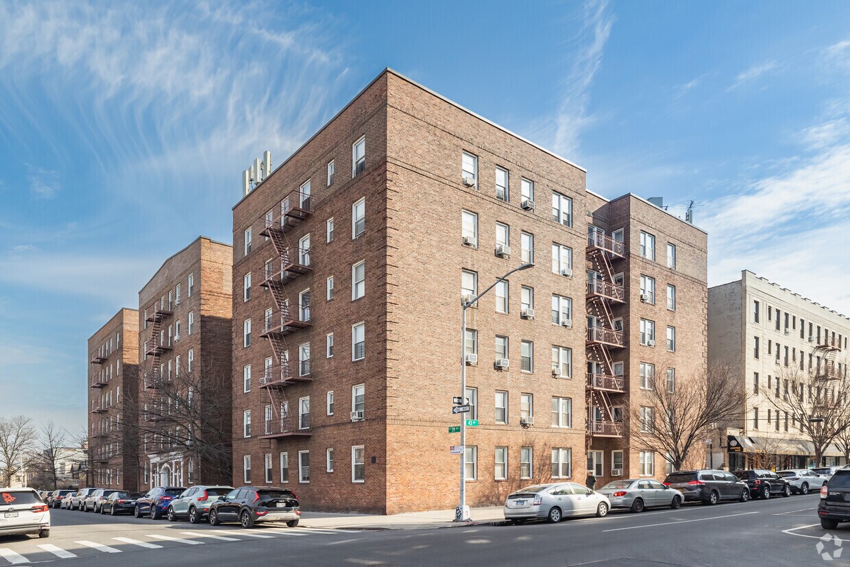 Foto principal - 41-43 39th Pl