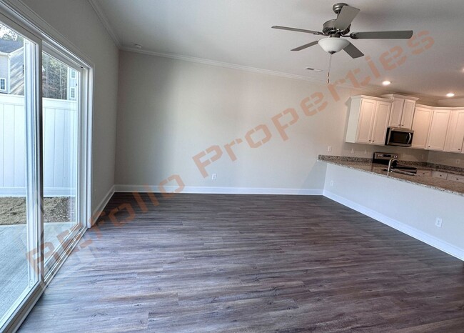 Building Photo - Beautiful 3 Bedroom 2.5 Bathroom Townhome ...