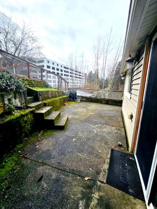 Building Photo - Charming 2 bed in great location!
