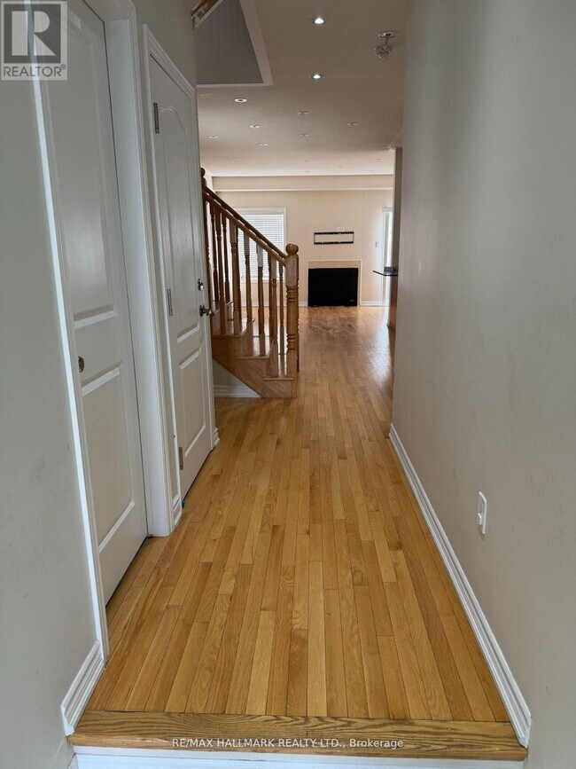 Photo du bâtiment - 74 Lloyd Cres