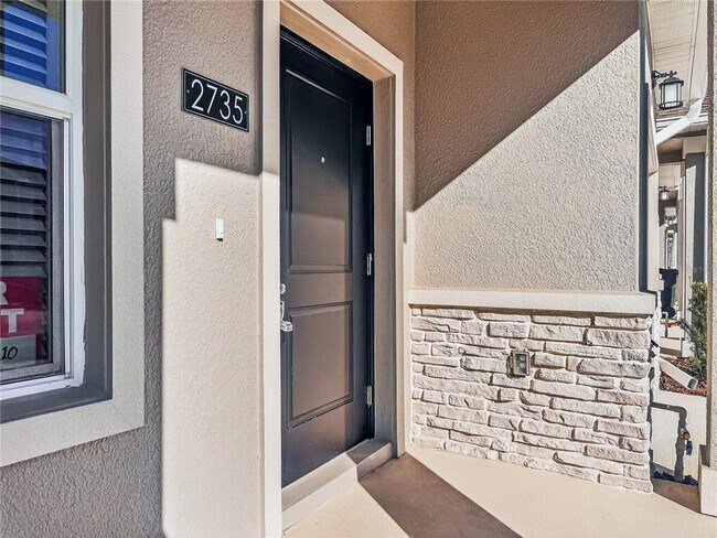 Building Photo - 2735 Skyline Lp