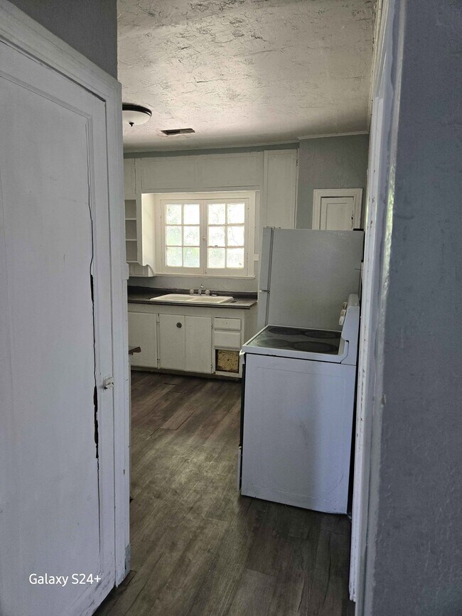 Foto del edificio - 1102 S Western St