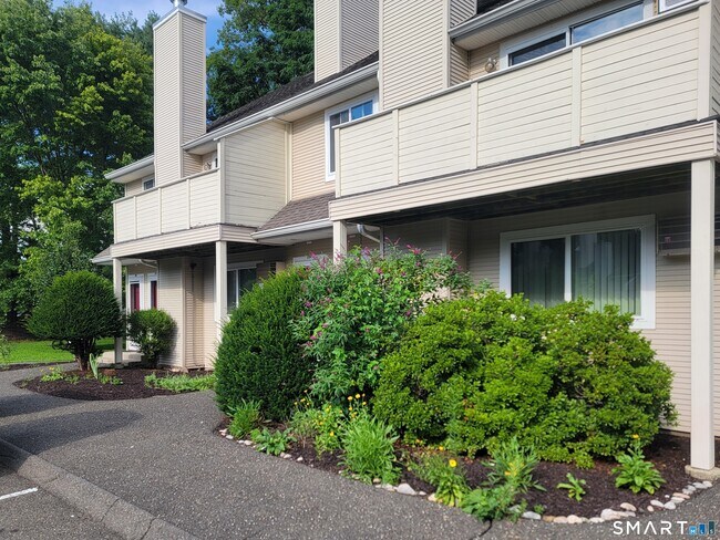 Foto del edificio - 303 Willow Springs