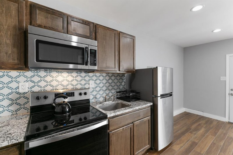 Building Photo - 8814 Pine Forest Dr