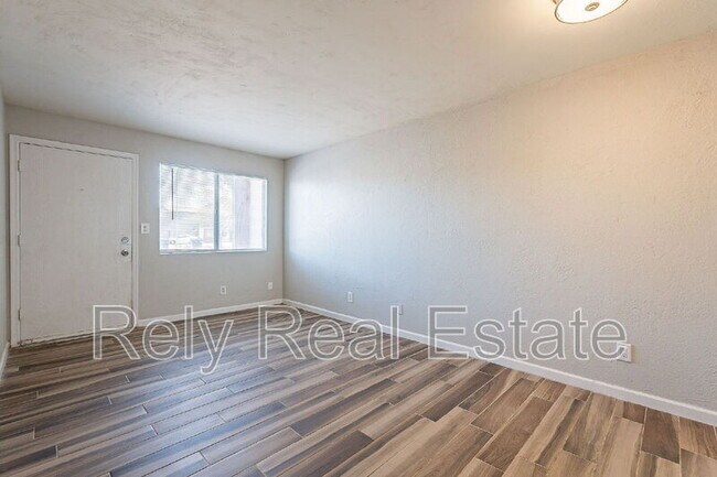 Foto del edificio - 7144 N 66th Dr