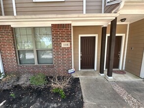 Building Photo - 1000 Spring Loop