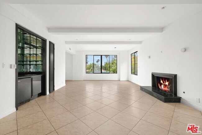 Foto del edificio - 1121 La Collina Dr
