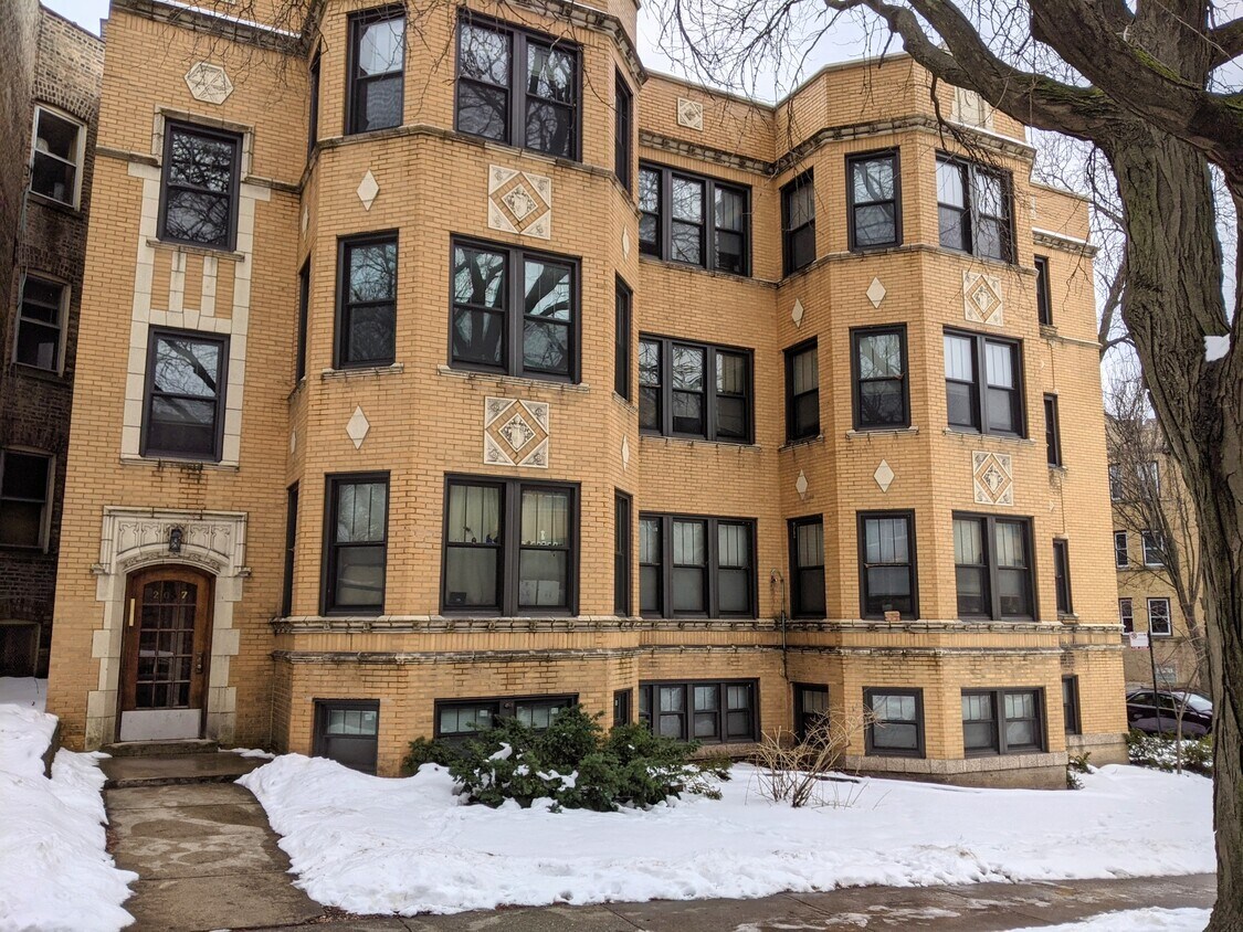 Foto del edificio - 6449 N Hoyne Ave