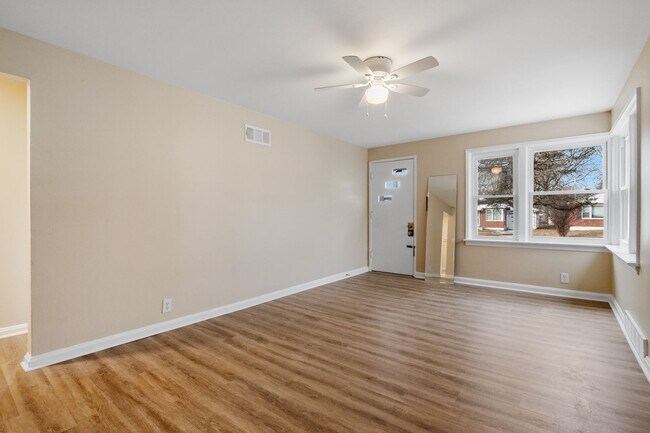 Building Photo - Single Family Ranch (2 Bed/1 Bath) in Hanl...