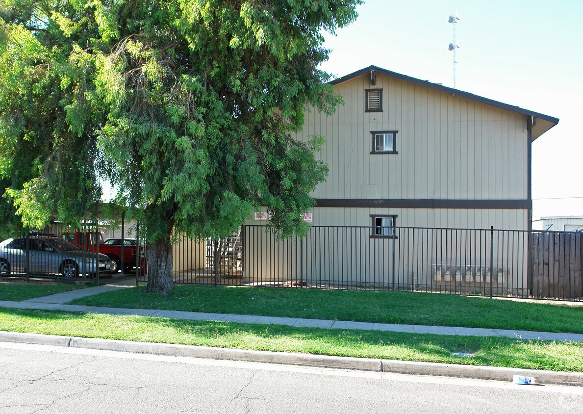 Building Photo - 2621 W Fountain Way