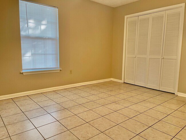 Building Photo - Lakewood Commons Condominiums L102