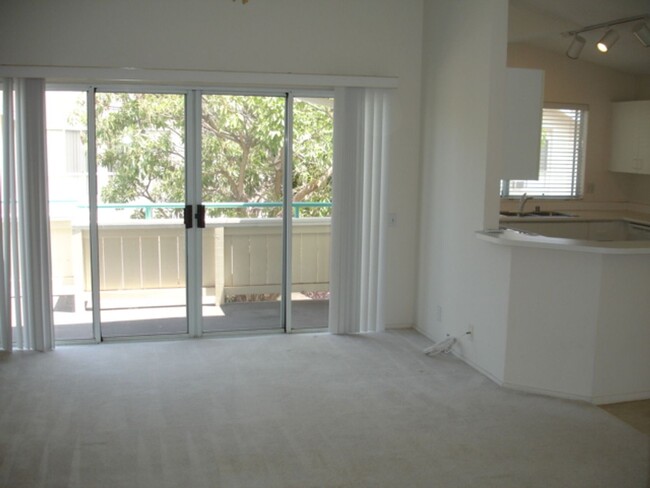 Foto del edificio - Spacious and clean, 2 bedroom, 2 bath, 2 c...