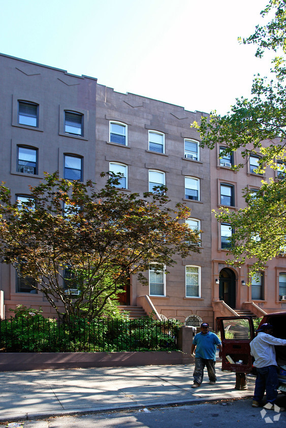 Primary Photo - 83 1st Pl