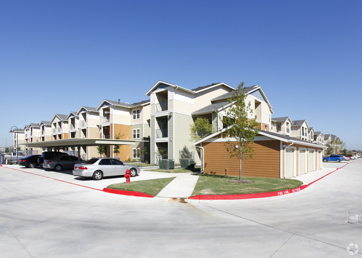 Foto principal - Mariposa at Bay Colony 55+ Apartment Homes