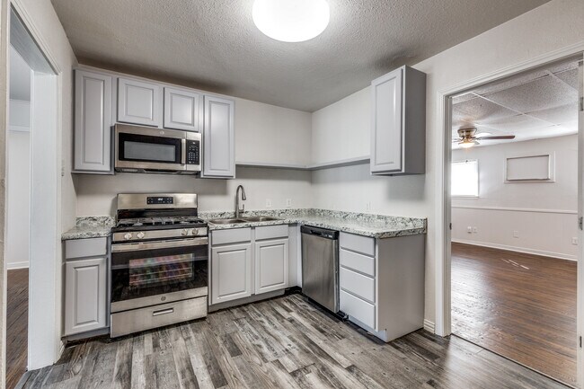 Foto del edificio - 4256 Standish Rd