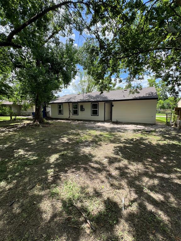 Foto principal - 5915 Beldart St