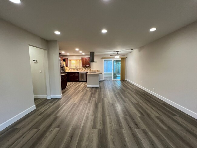 Building Photo - Beautifully remodeled one story house in B...