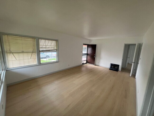 Foto del edificio - 2115-2117 S Garfield Ave