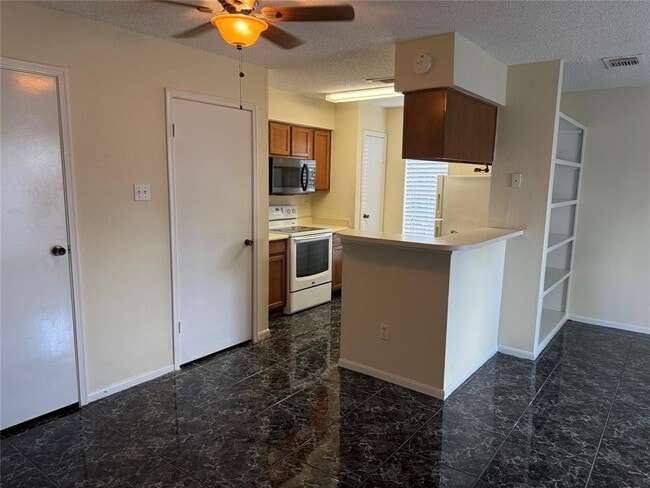 Building Photo - 2120 El Paseo St
