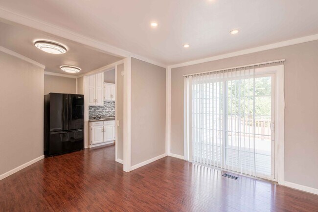 Foto del edificio - 3 BED 1 BATH! Schedule a tour today!