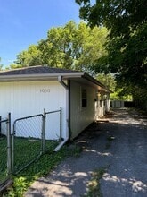 Building Photo - 1050 W Elm St