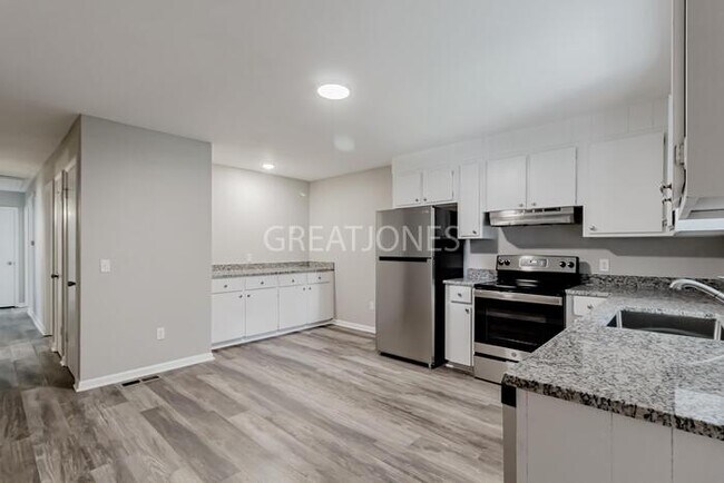 Foto del edificio - HOLIDAY SPECIAL! SIGN A LEASE BY NOVEMBER ...