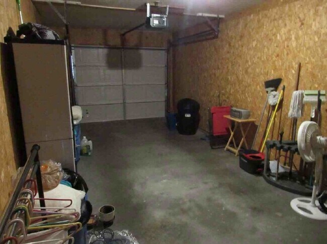 Cochera - 1016 N 16th St