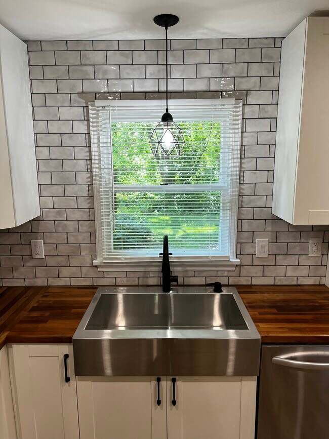 Building Photo - 6433 Forest Glen