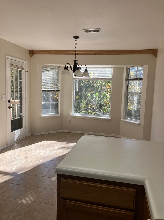 Building Photo - 8675 Golf Creek Dr