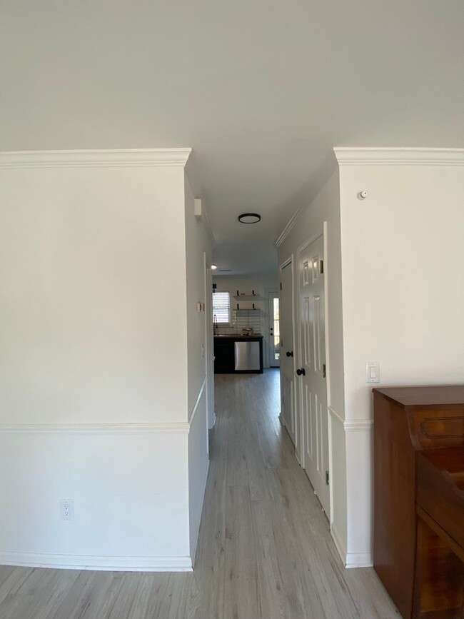 Foto del edificio - Newly Renovated 3BR Townhome in Greenville