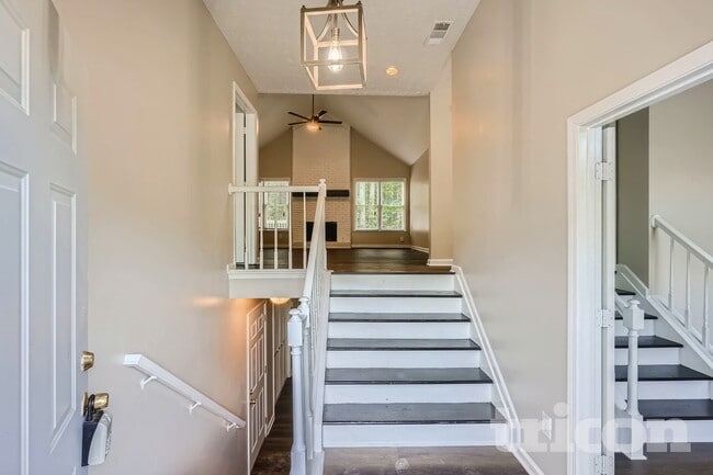 Building Photo - 985 Brookmont Dr S W