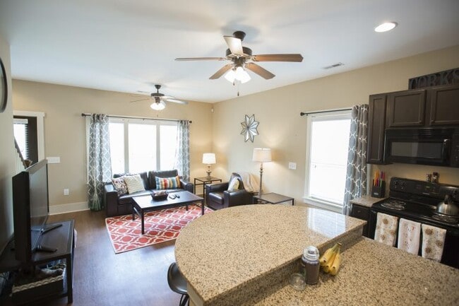 Building Photo - 100 Fox Hollow Trl