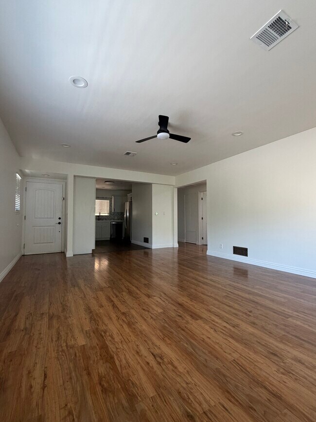 Sala de estar - 3052 Honolulu Ave