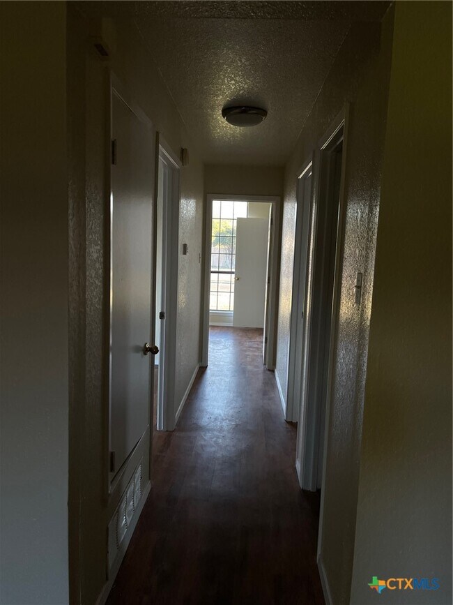 Foto del edificio - 2301 Timberline Dr