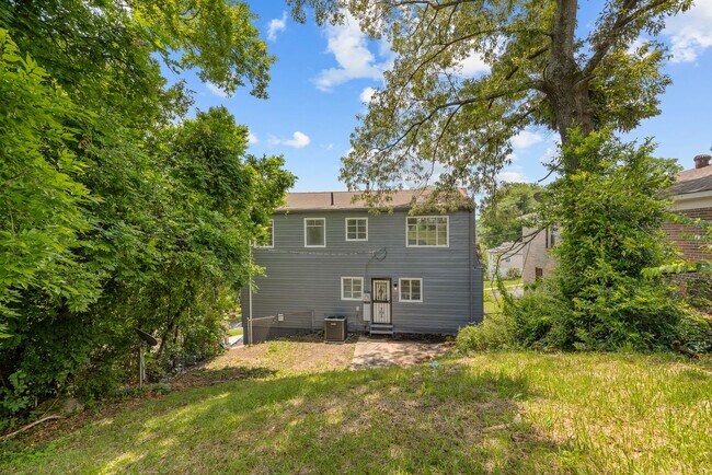 Building Photo - Charming 4 Bedroom, 2 Bathroom house