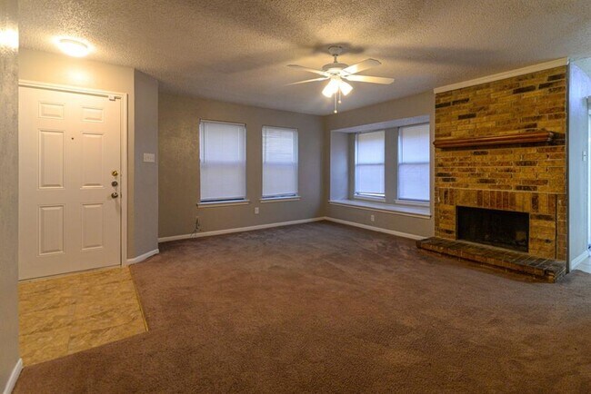 Building Photo - 728 Via Miramonte
