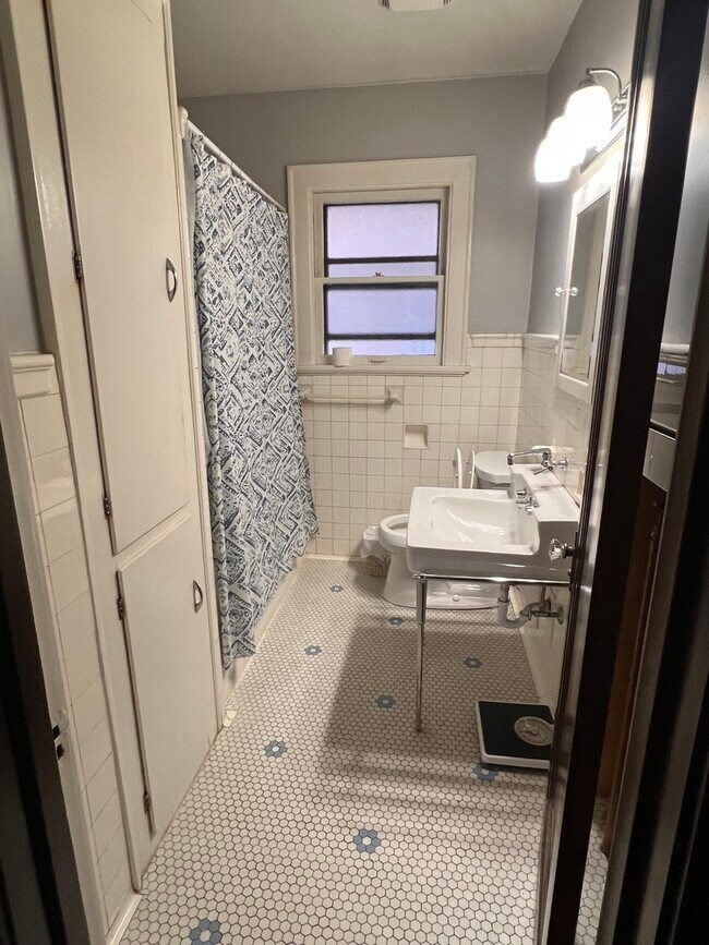 Foto del edificio - 702 N Raynor Ave