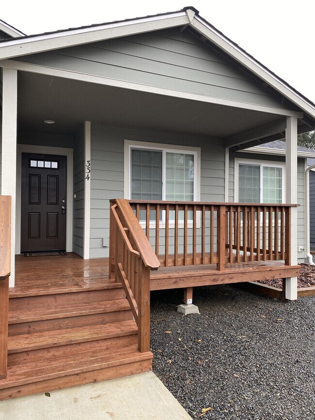 Foto del edificio - 334 Clover Creek Ave NW