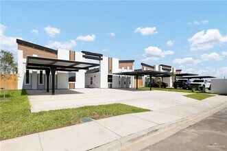 Building Photo - 609 N Onyx Ave
