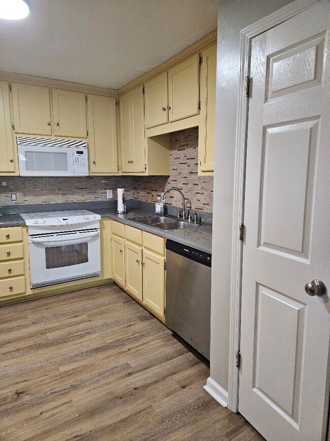 Foto del edificio - Move-In Ready 2BR/2BA Condo in Georgetown ...